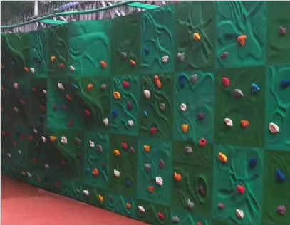 儿童通过在攀岩墙上锻炼获得的好处与相关注意事项